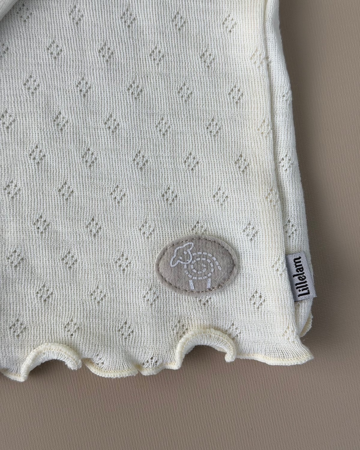 Ulltrøye m/ Volanger – Tynn ullkvalitet – 100% Merino, Pointelle