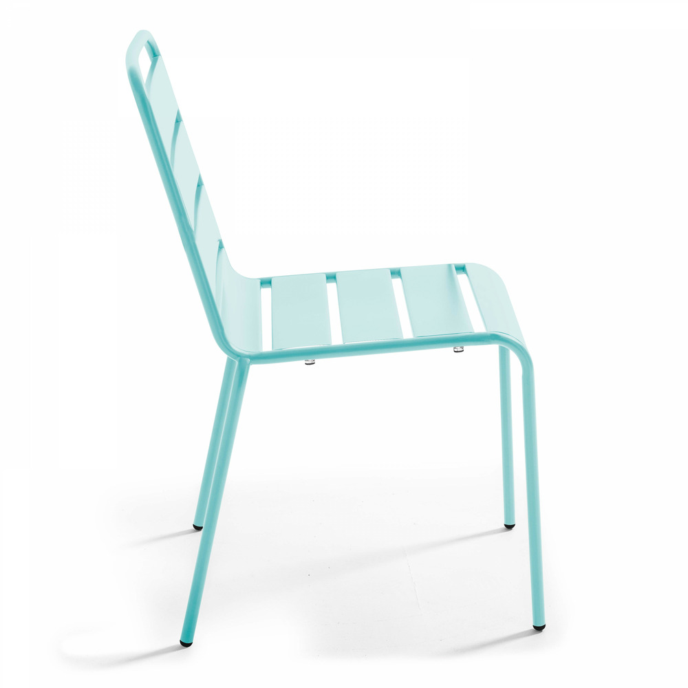 Chaise en métal turquoise