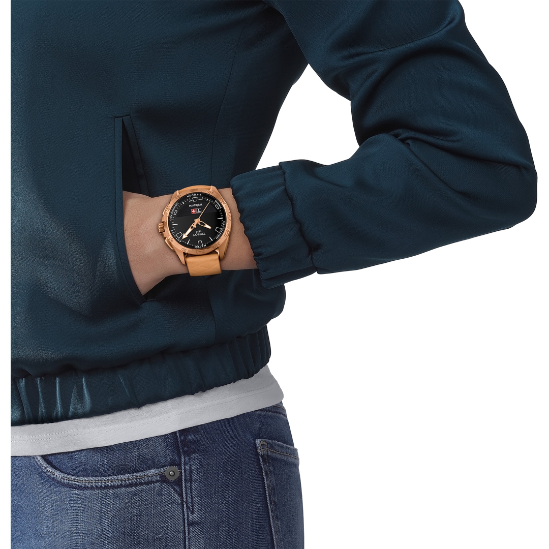 Tissot T-Touch Connect Solar Smartwatch Titan PVD Rosé mit beigem Lederband
