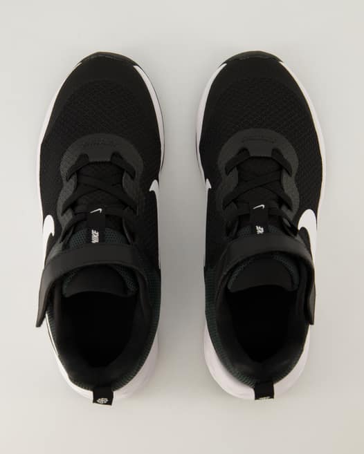 Nike Revolution Sportschuhe in Schwarz