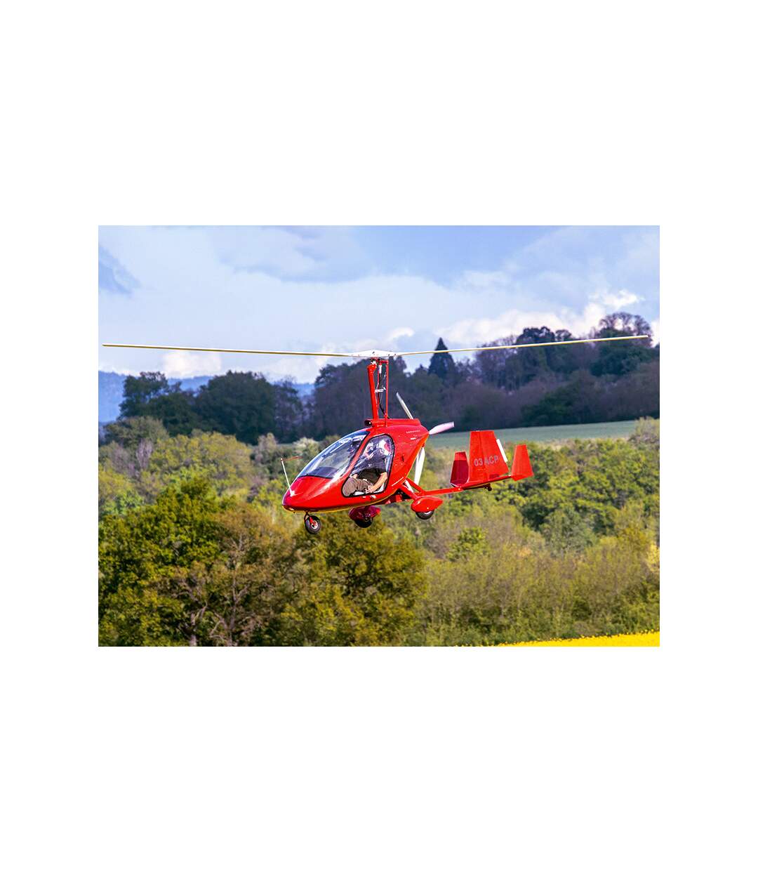 Vol de 35 min en ULM autogire au-dessus du Cantal et ses volcans - SMARTBOX - Coffret Cadeau Sport & Aventure