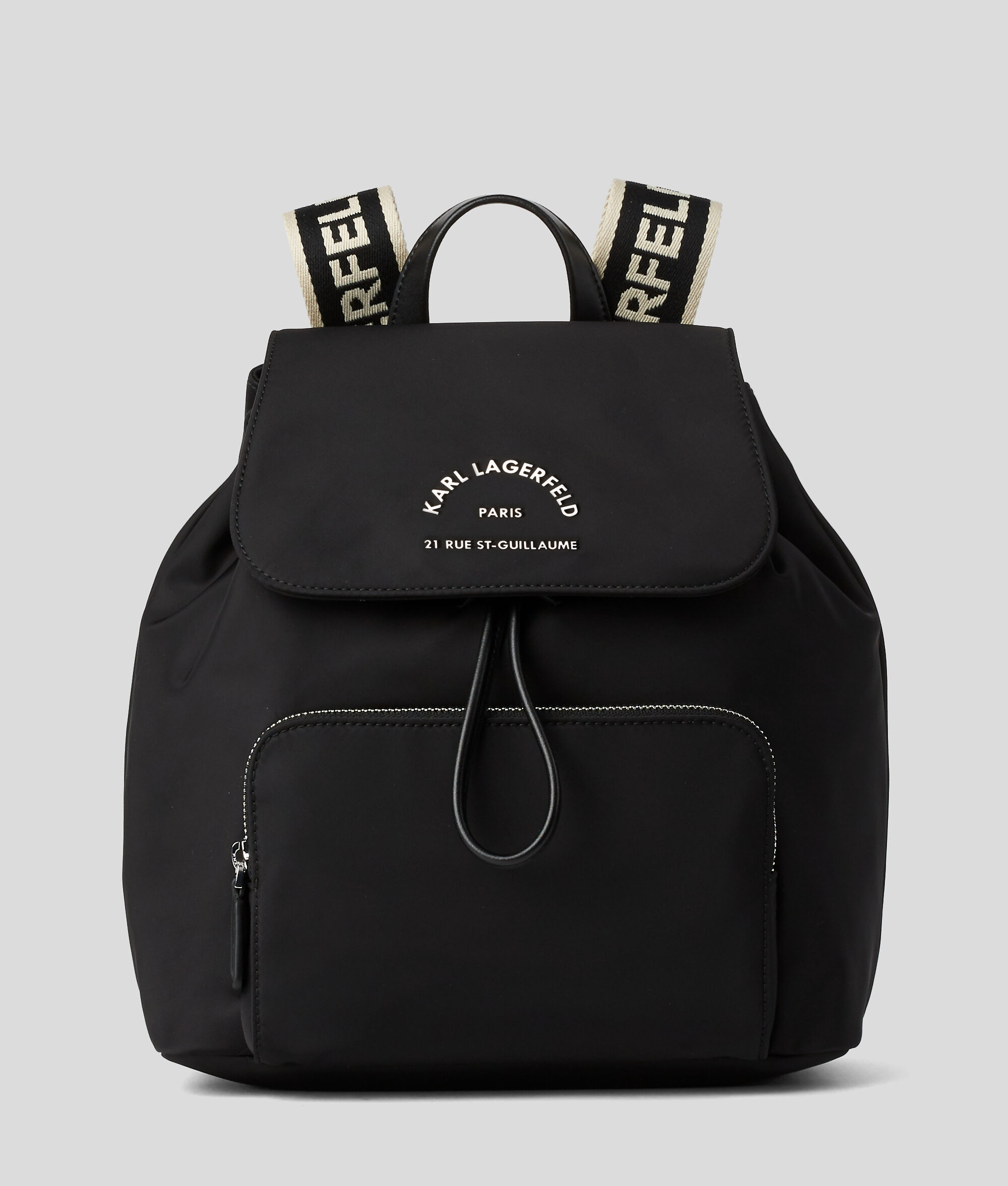 SAC À DOS AVEC DÉTAIL EN MÉTAL RUE ST-GUILLAUME