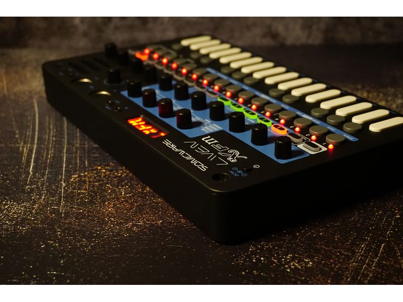 Sonicware Production Center LIVEN XFM Mehrspuriger FM-Synthesizer und Groovebox