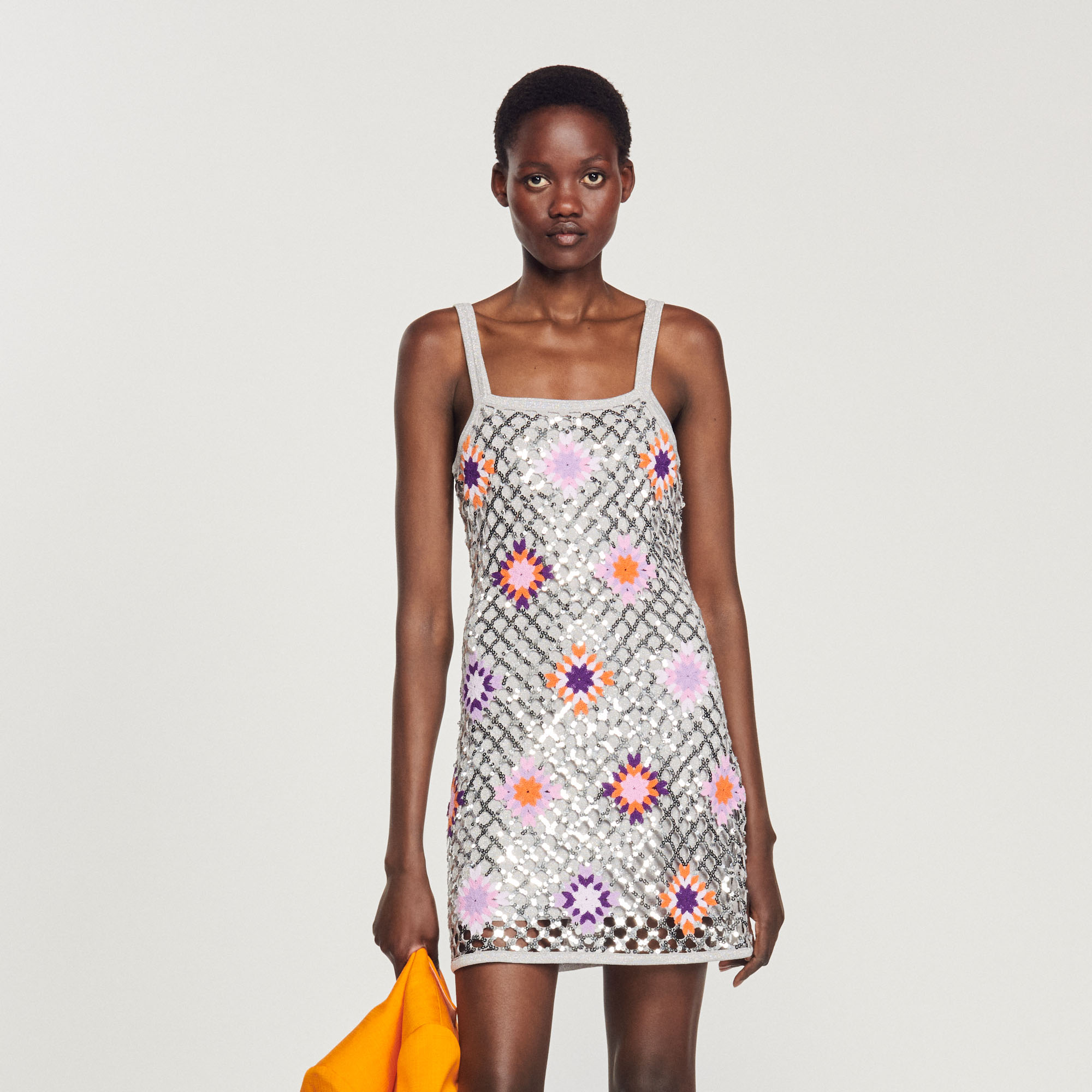 Robe courte crochet et sequins