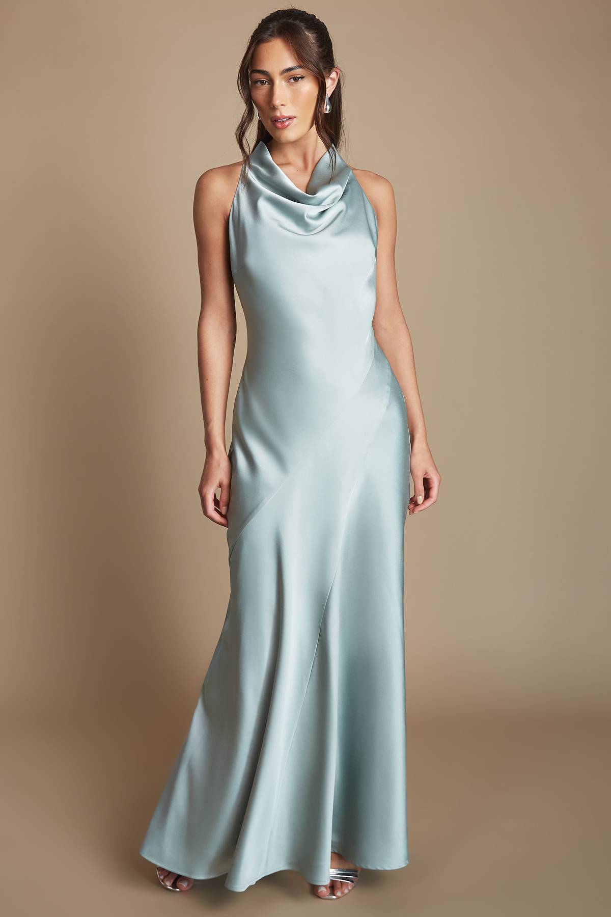 Oasis Robe Longue De Demoiselle D'honneur En Satin Vert Sauge Col Bénitier Dos Nu