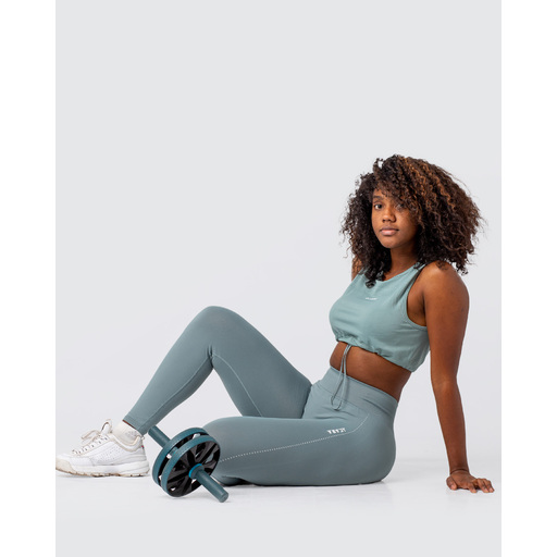 Top cropped feminino Akara, modelo slim.
