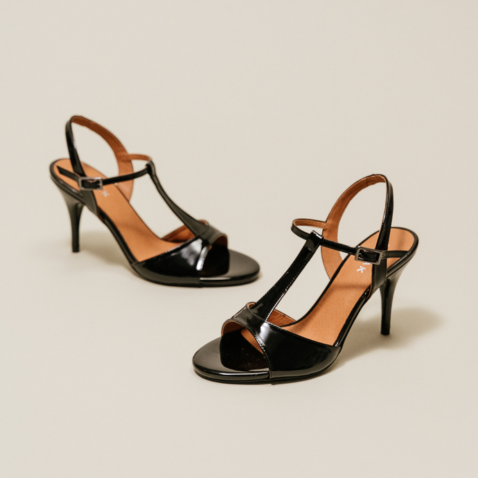 Sandales à talons fins  en cuir vernis noir