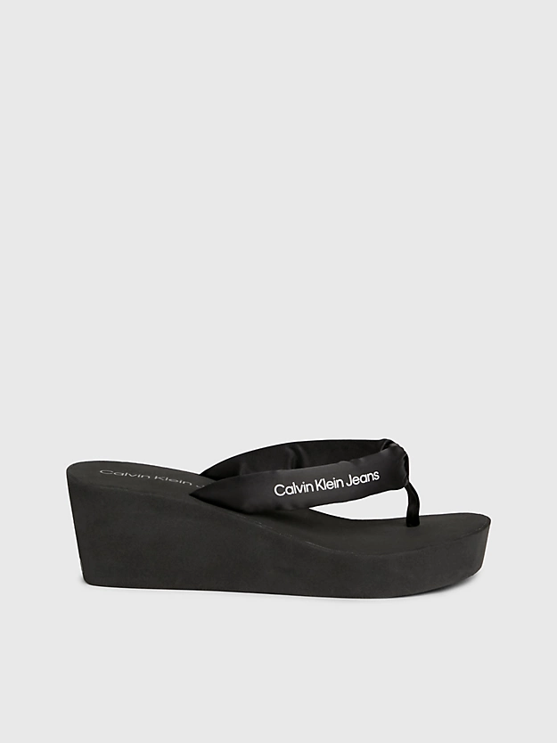 Chinelo de dedo com plataforma e salto anabela de cetim