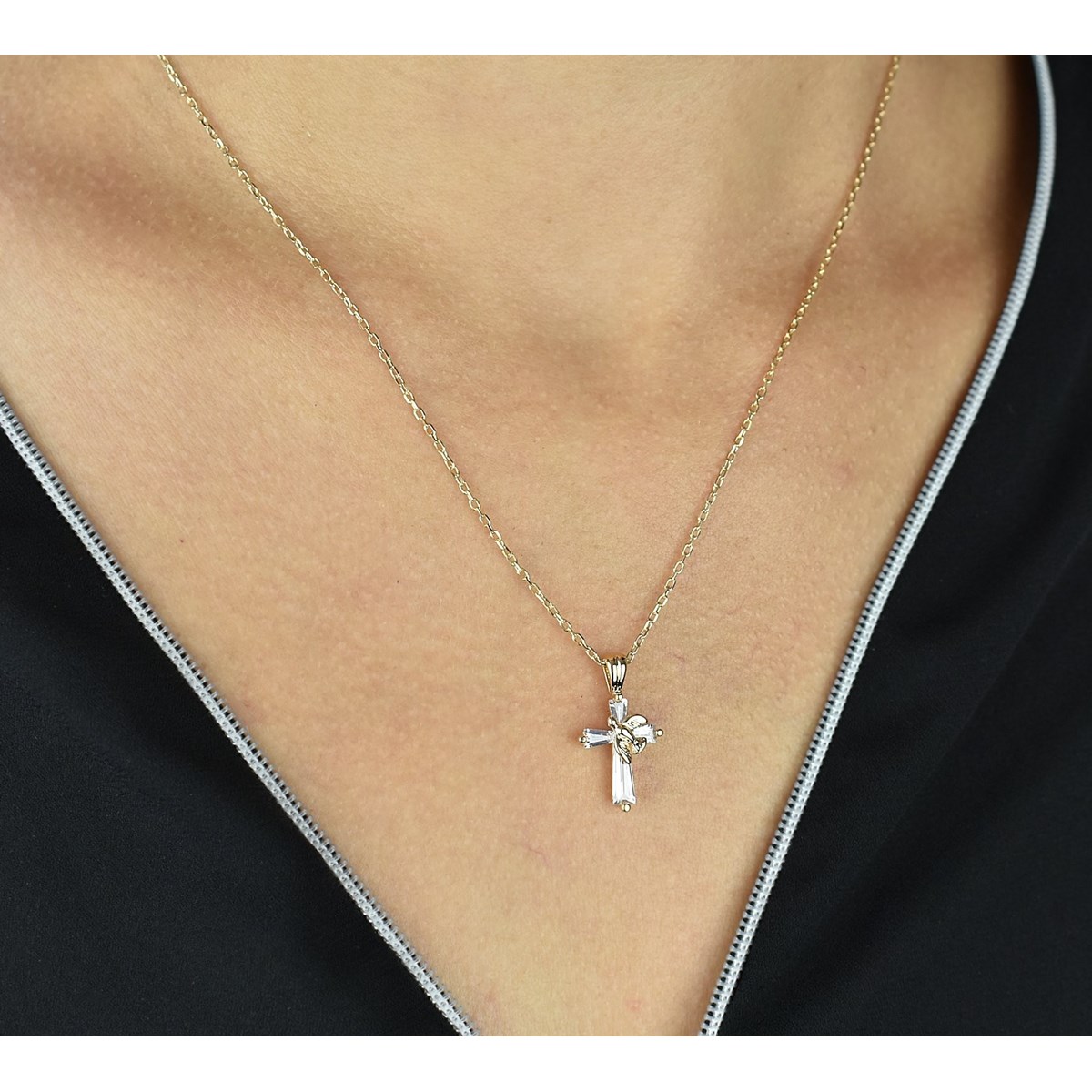 Collier croix d'oxydes de zirconium avec une colombe Plaqué OR 750 3 microns