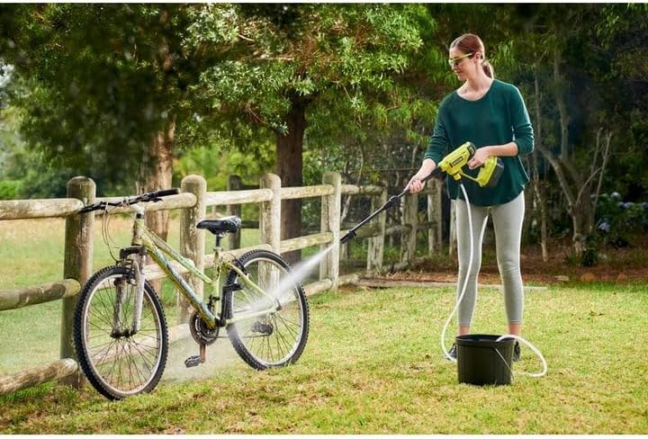 RYOBI 18 V ONE+ Akku-Mitteldruckreiniger RY18PW22A-125 (Reinigen von Fahrzeugen/Oberflächen, max. Druck 22bar, Fördermenge 182 l/h, 3-in-1 Düse, inkl. 6m Schlauch, 1x2,5Ah Akku & Ladegerät, im Karton)