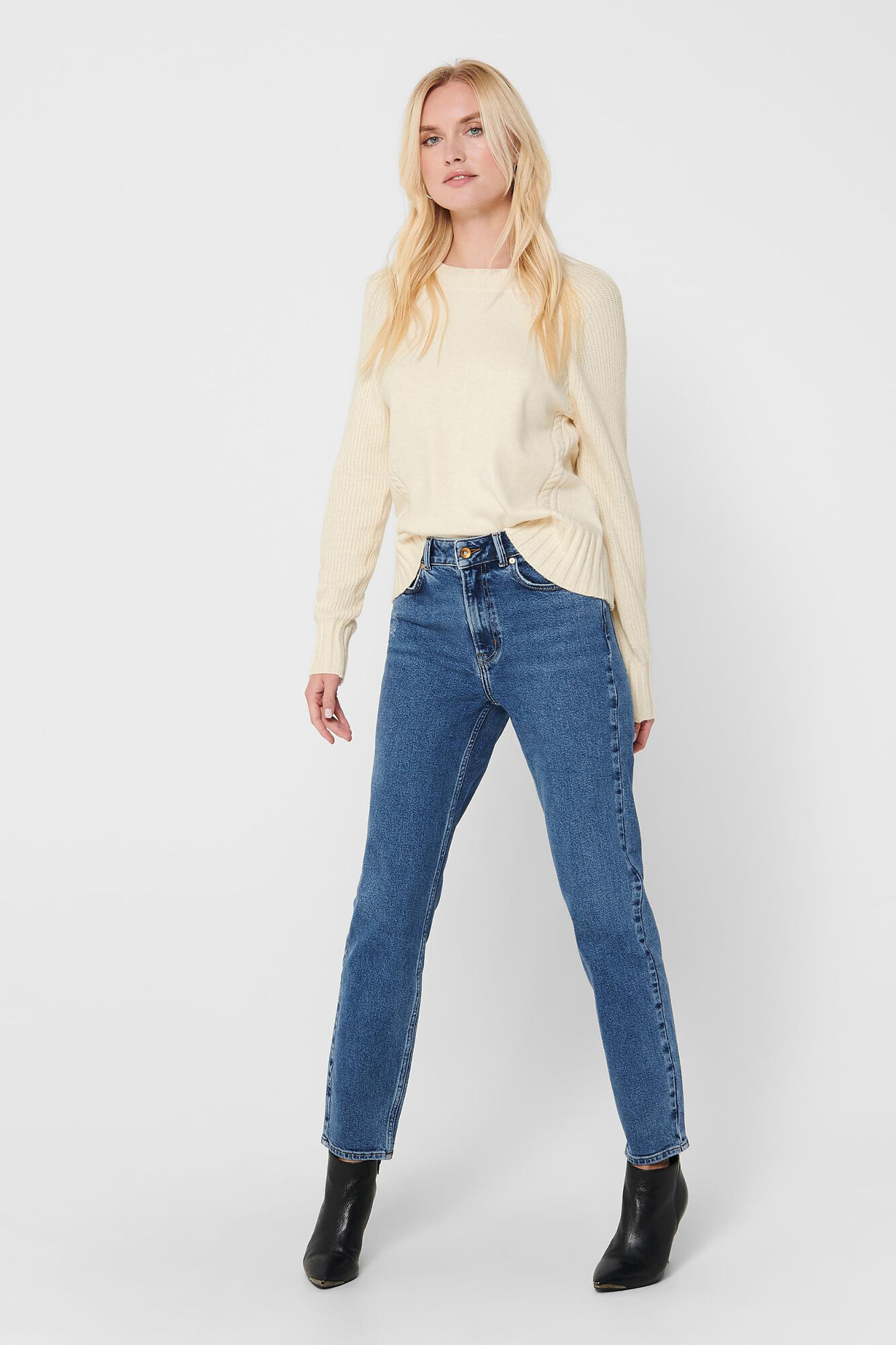 Calça jeans reta de cintura alta
