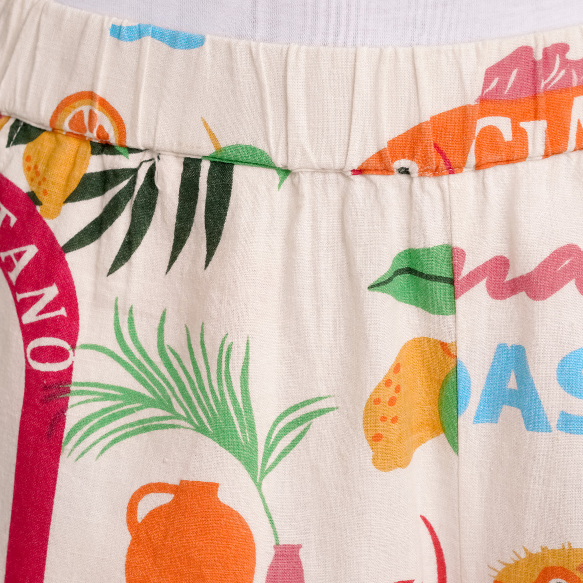 Jonas Nielsen Damen Leinen-Shorts mit Urlaubs-Allover creme / bunt