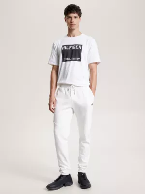 Calça de moletom esportiva essencial com logo tonal e punhos canelados