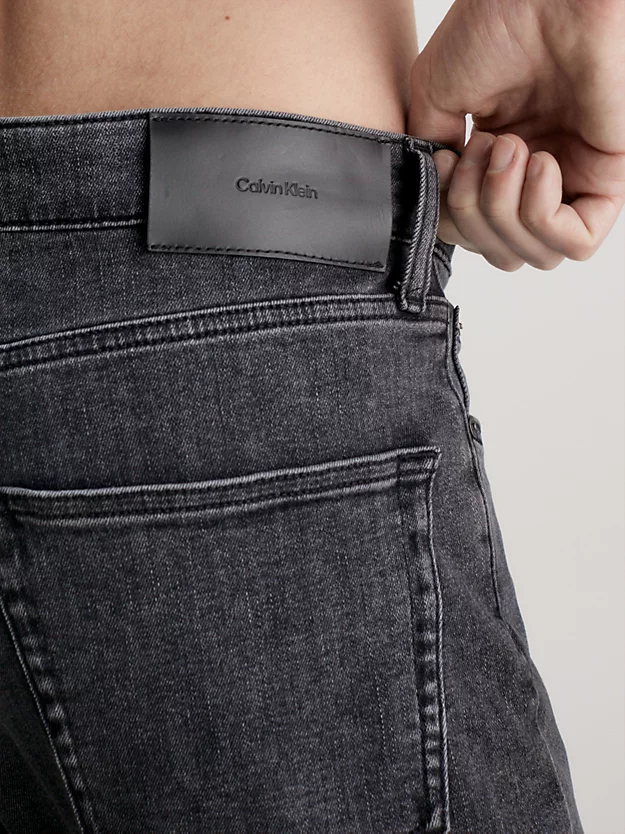 Calça jeans afunilada