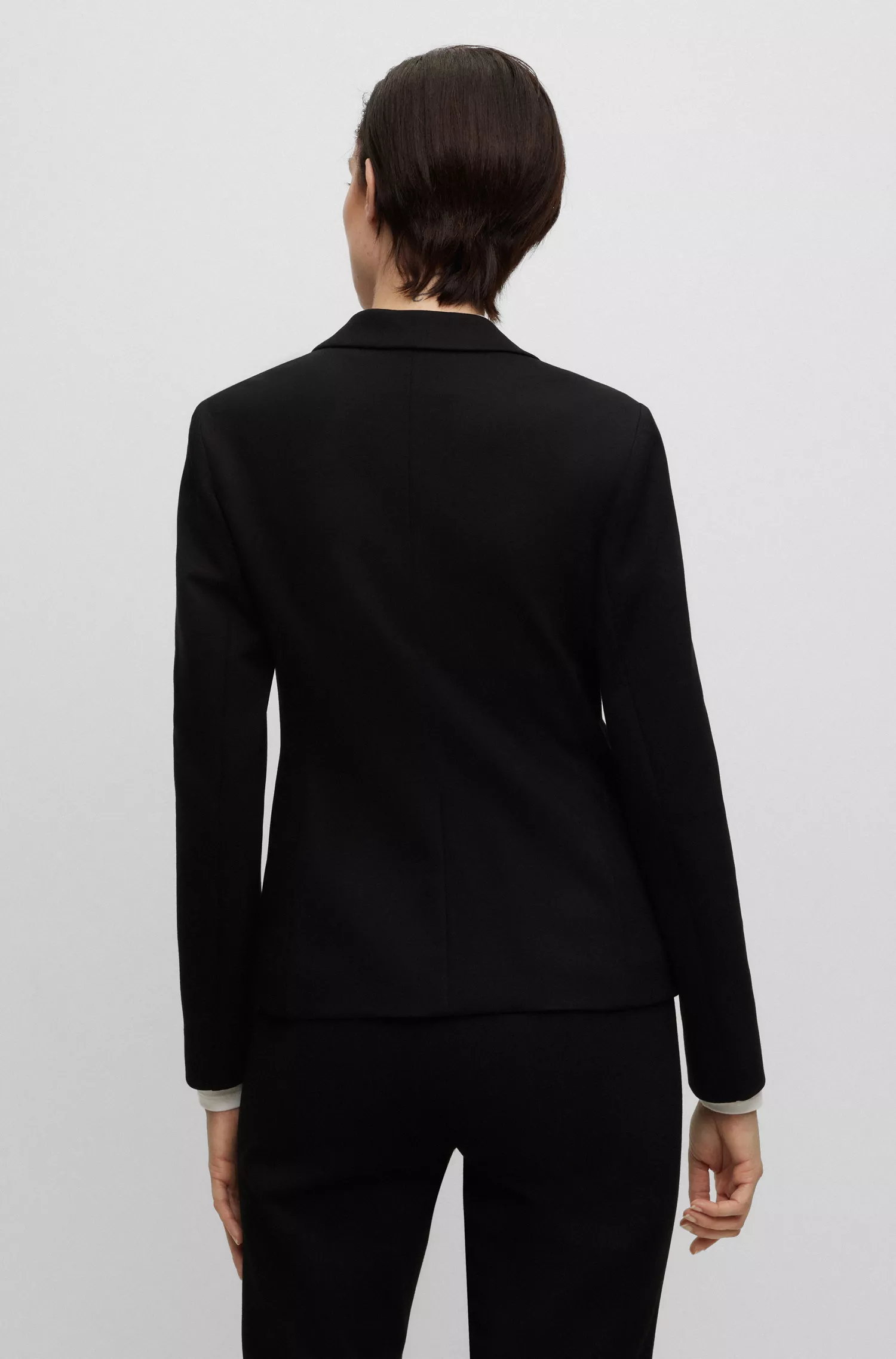 Jaqueta BOSS preta, extra slim fit, em tecido elástico.