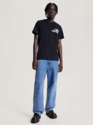 Camiseta com gola redonda e logo
