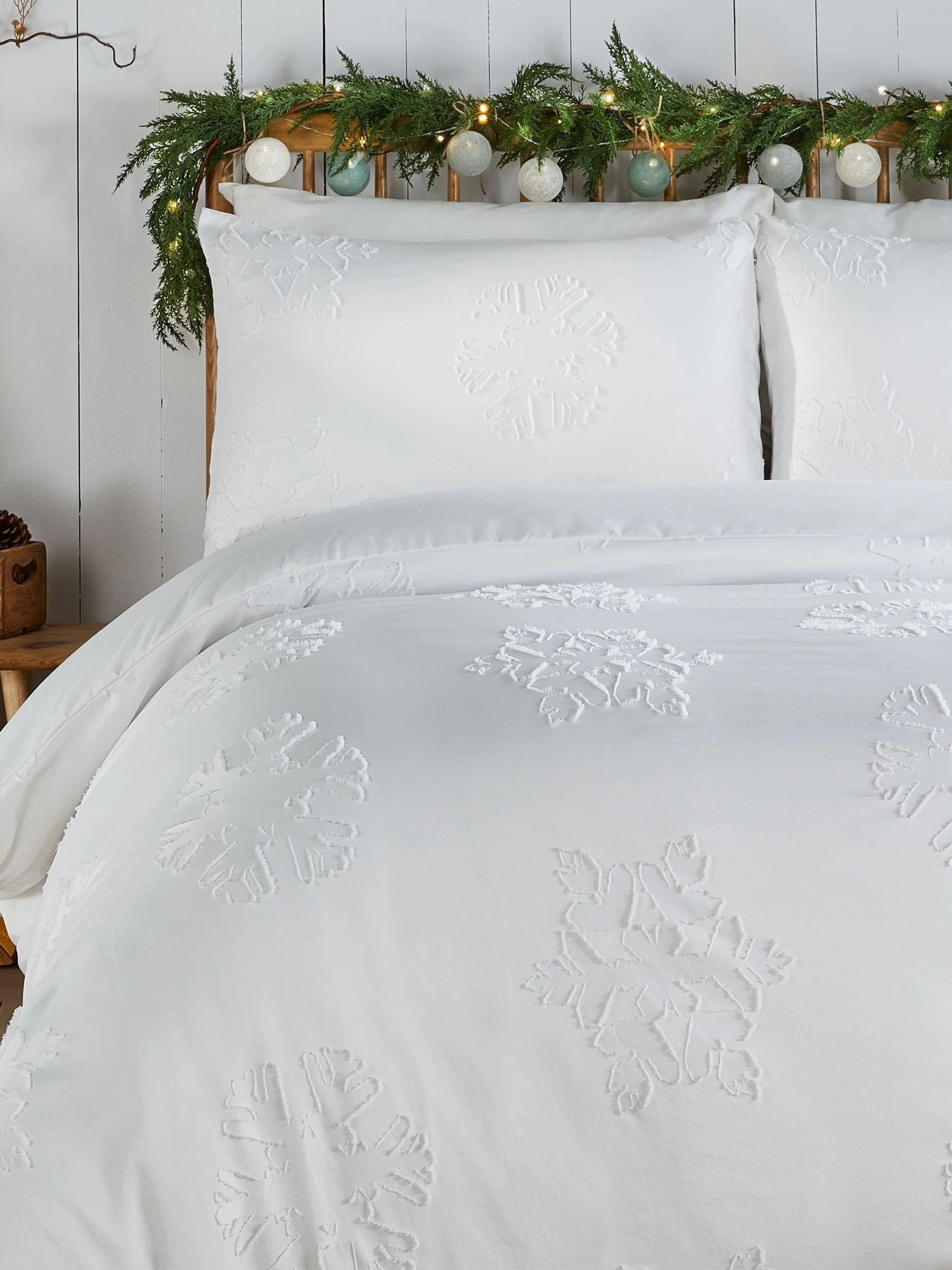 Duvet Day Christmas Snow Crystal Tufted Duvet Set