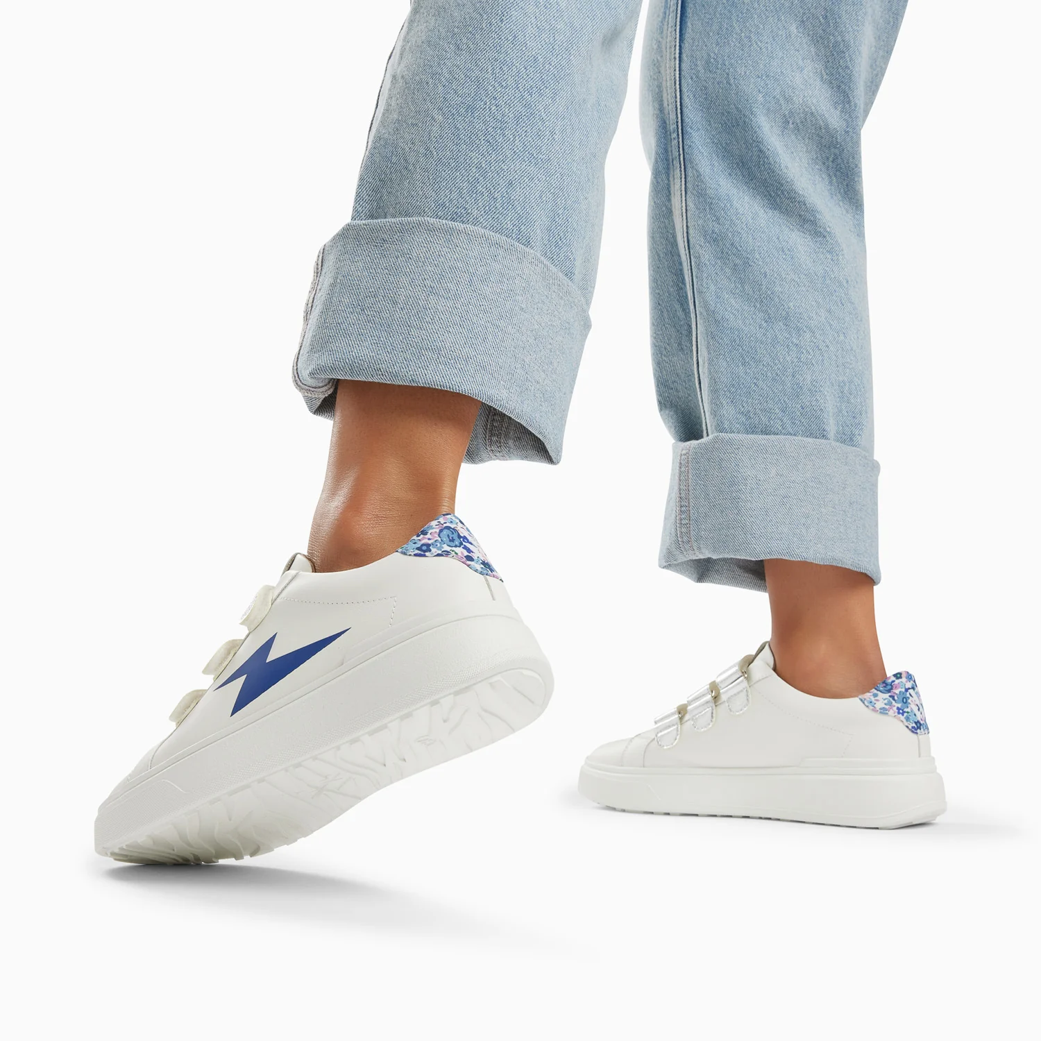 Sneakers-Baskets éclair Salomé blanc et bleu à scratchs argent