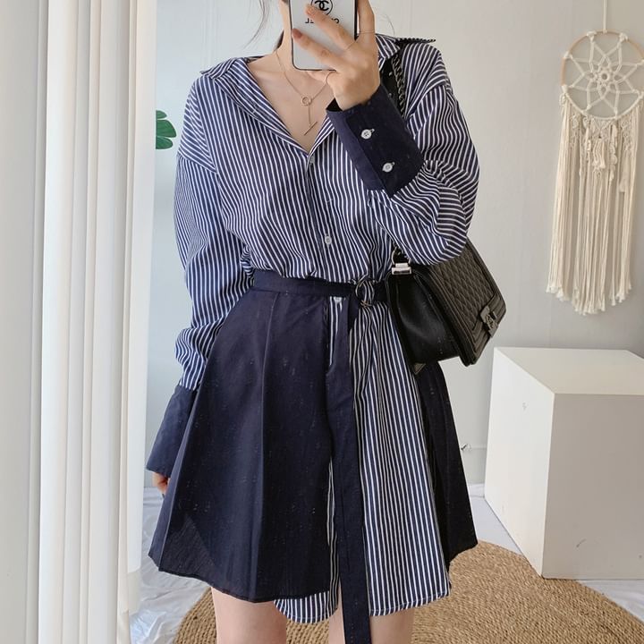 Auboi - Set: Lange mouwen, kraag, gestreepte mini-jurk met losse blouse + effen geplooide mini-overlayrok