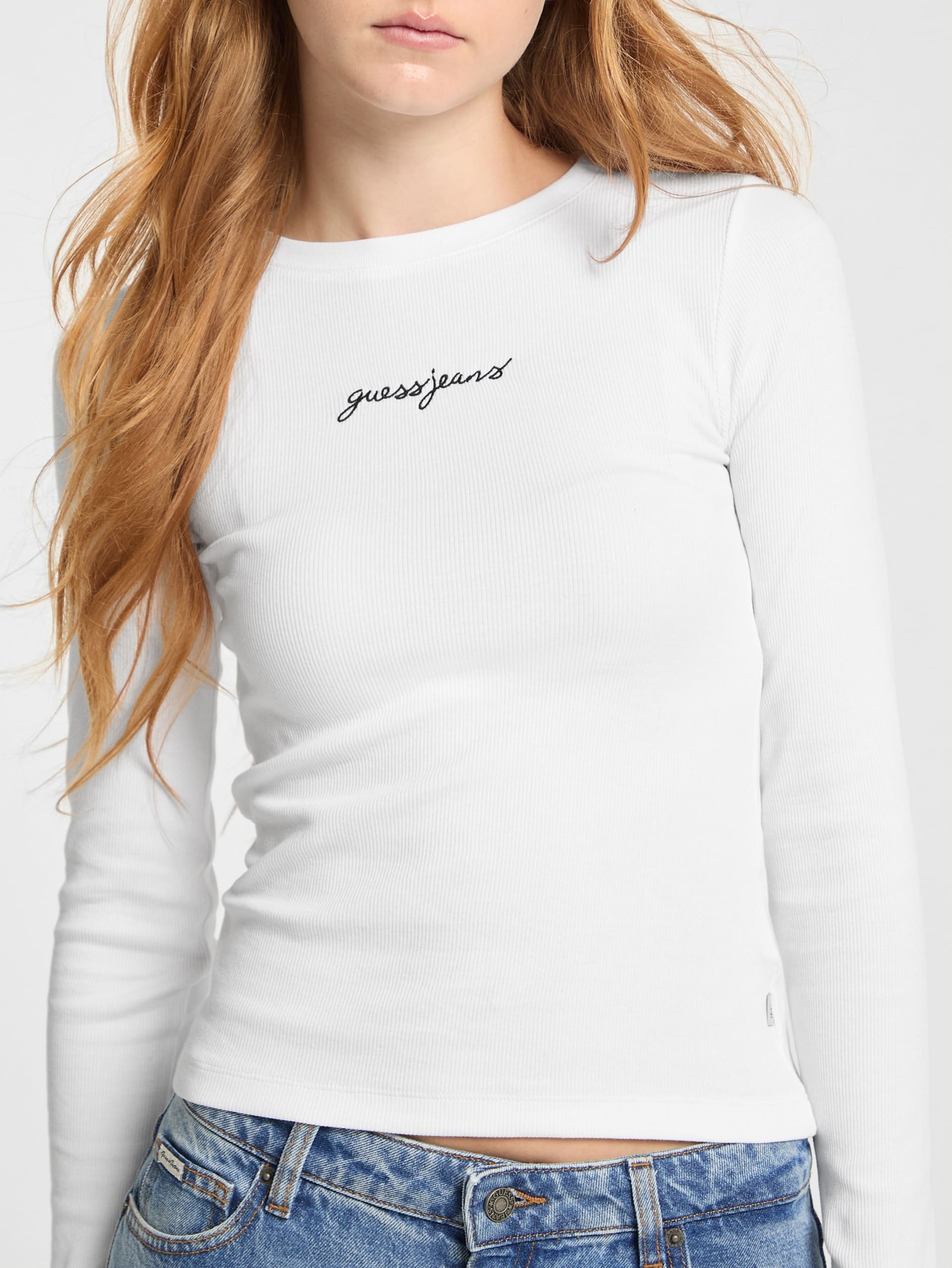 Camiseta com gola redonda e logo
