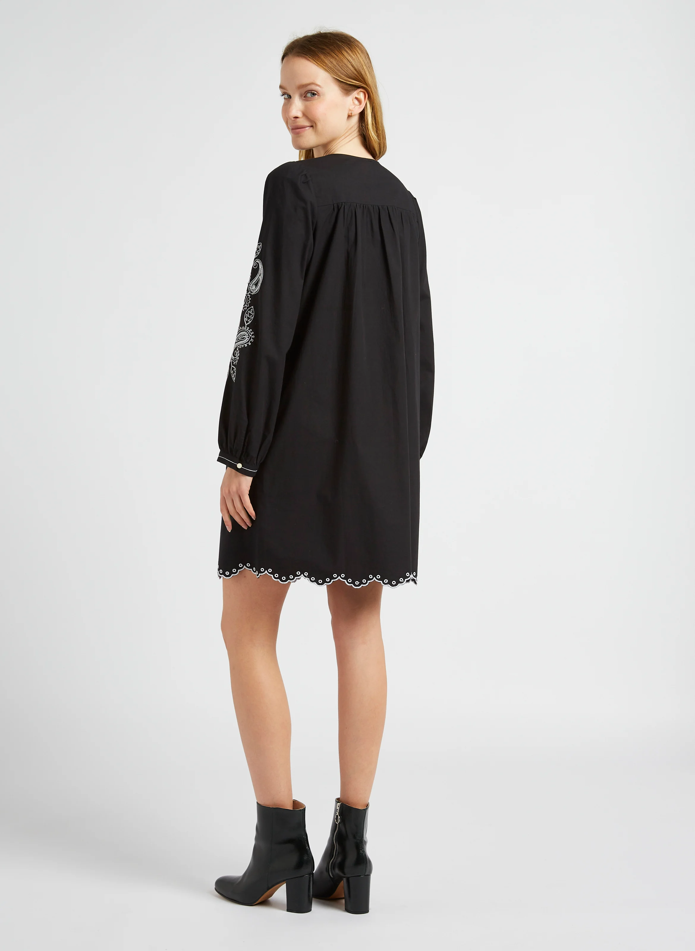 Robe chemise courte col V en coton| Noir