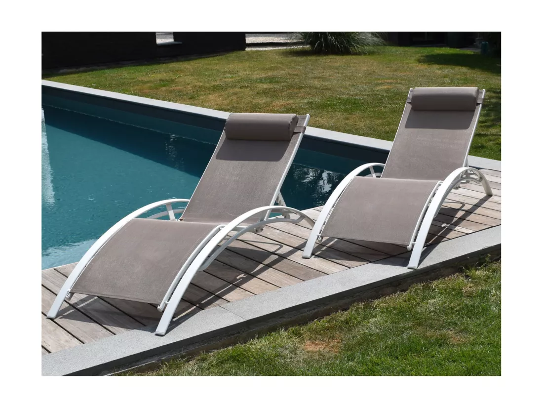 Lot de 2 transats GALAPAGOS en textilène taupe - aluminium blanc - HAPPY GARDEN