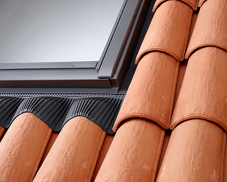 Raccord fenêtre de toit simple sur tuiles Velux EDW CK02 rouge