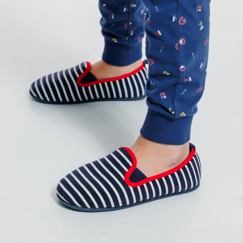 Chaussons rayés bleus garçon