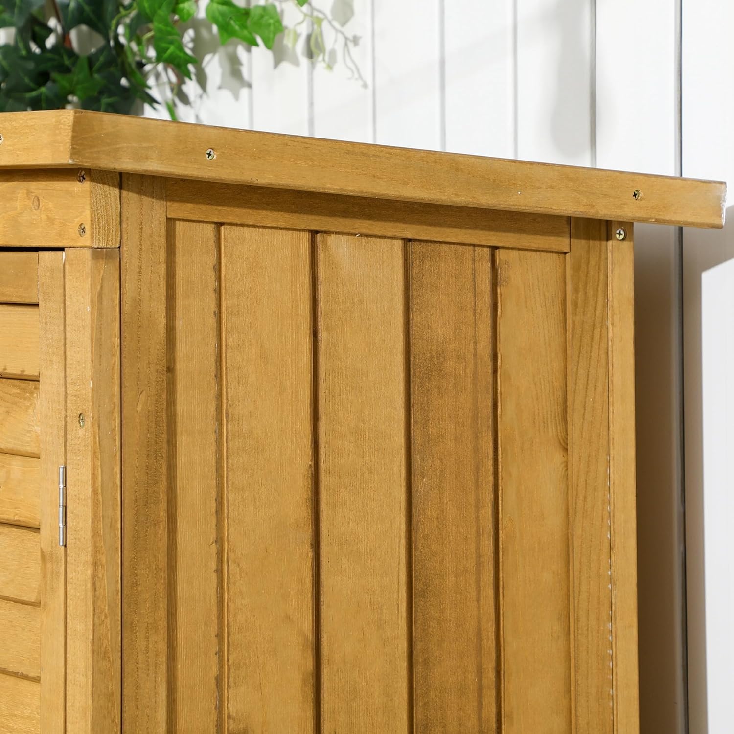 Outsunny Gartenschrank Holz, Geräteschuppen wetterfest 87x46,5x160cm, Gerätehaus mit Tür, Pultdach, Böden, Geräteschrank, Gartenhaus Werkzeugschrank Gartenschuppen für Garten, Terrasse, Natur