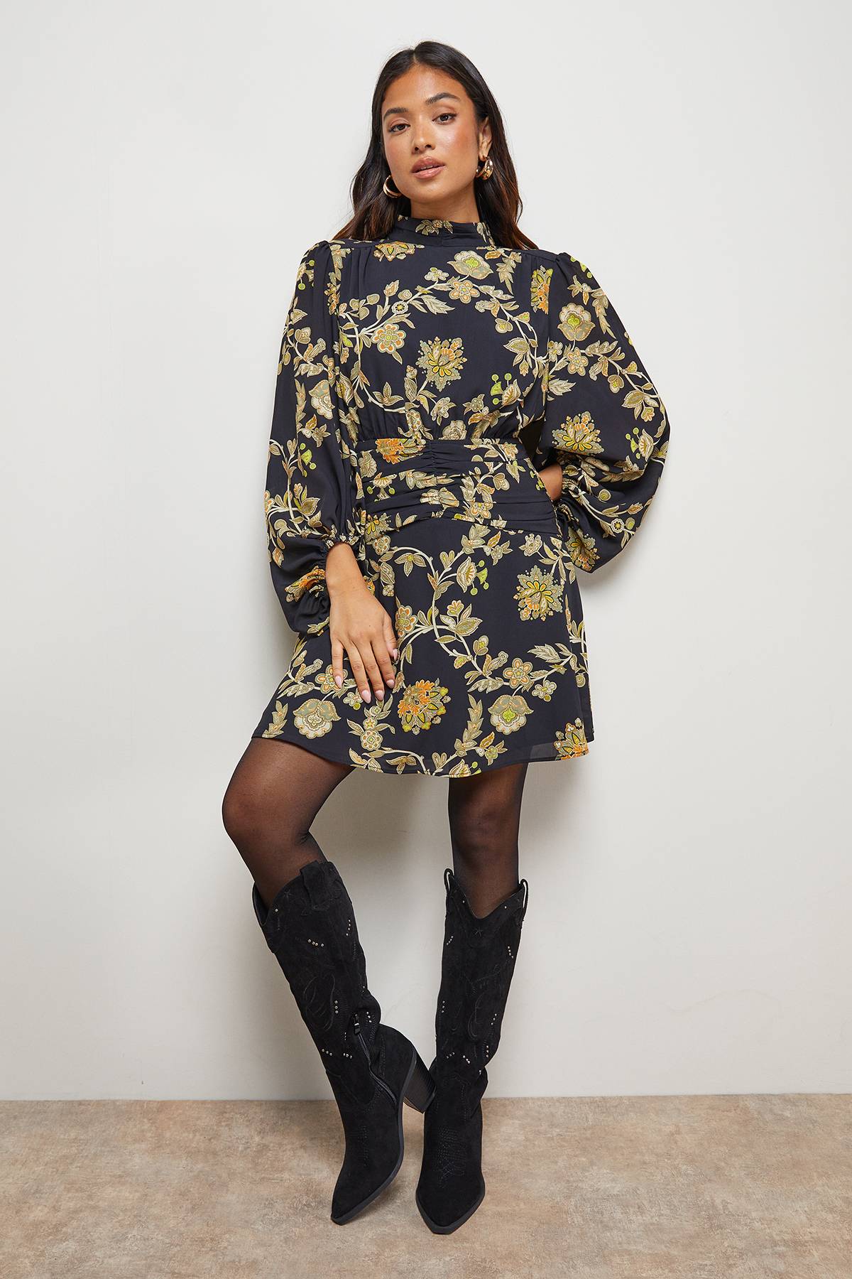 Oasis Robe Mini Petite à Col Montant Taille Froncée et Manches Ballon