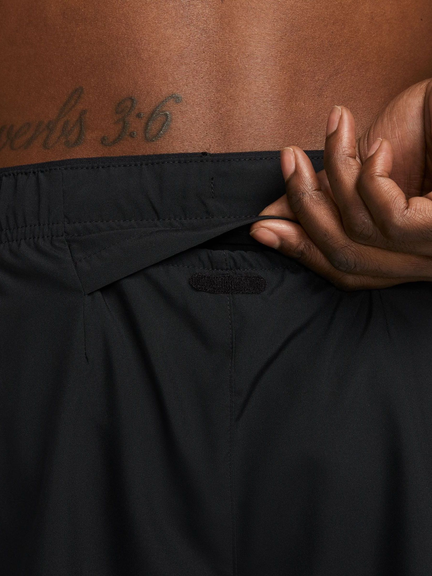 Zwart - Nike Dri-FIT Challenger 5 Inch hardloopshorts met slipvoering