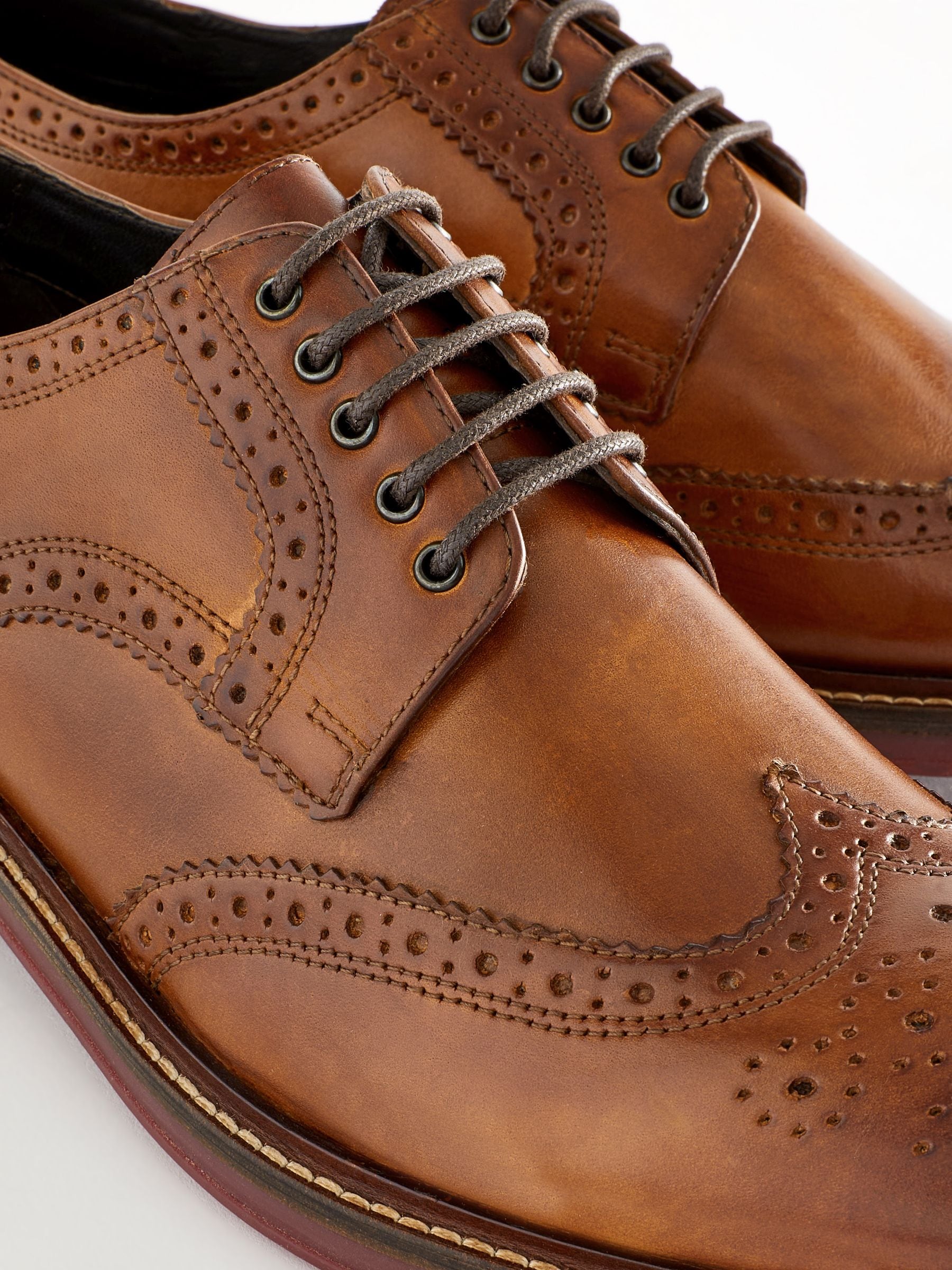 Lichtbruin - Wijde pasvorm - Leren brogues met contrasterende dikke zool