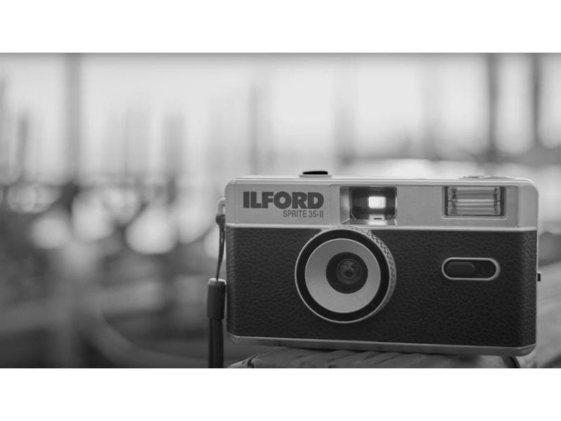 Ilford Analogkamera Sprite 35-II Black & Silver Kompaktkamera mit Blitz