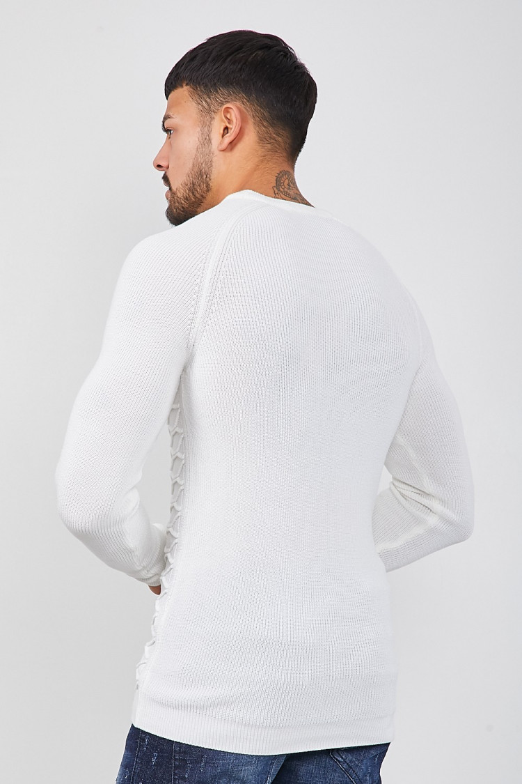 Pull blanc avec motifs en relief