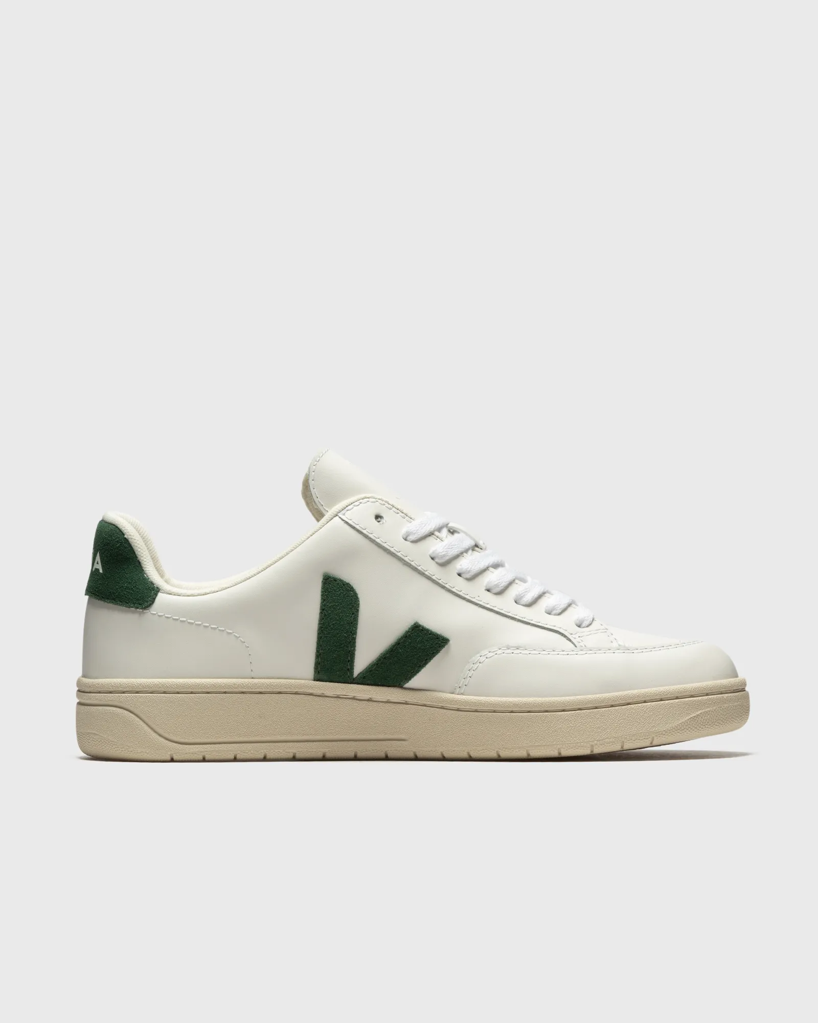 Veja V-12 LEATHER EXTRA