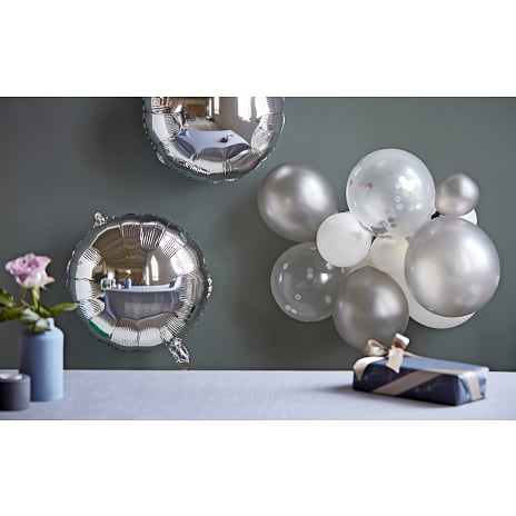 Salling ballonbue med 72 balloner - Hvid/grå/sølv
