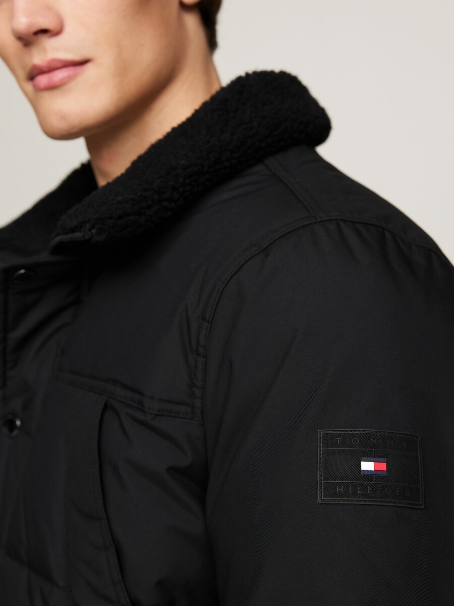 TOMMY HILFIGER<br>Parka com capuz removível, repelente à água e isolante