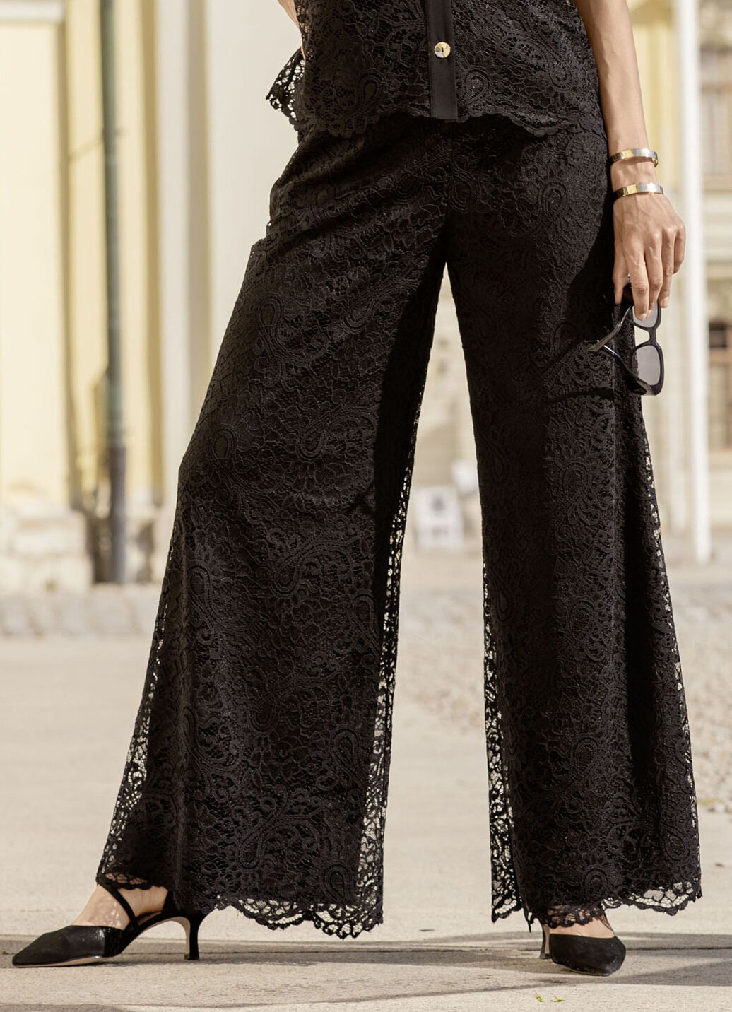 Hose mit Spitze