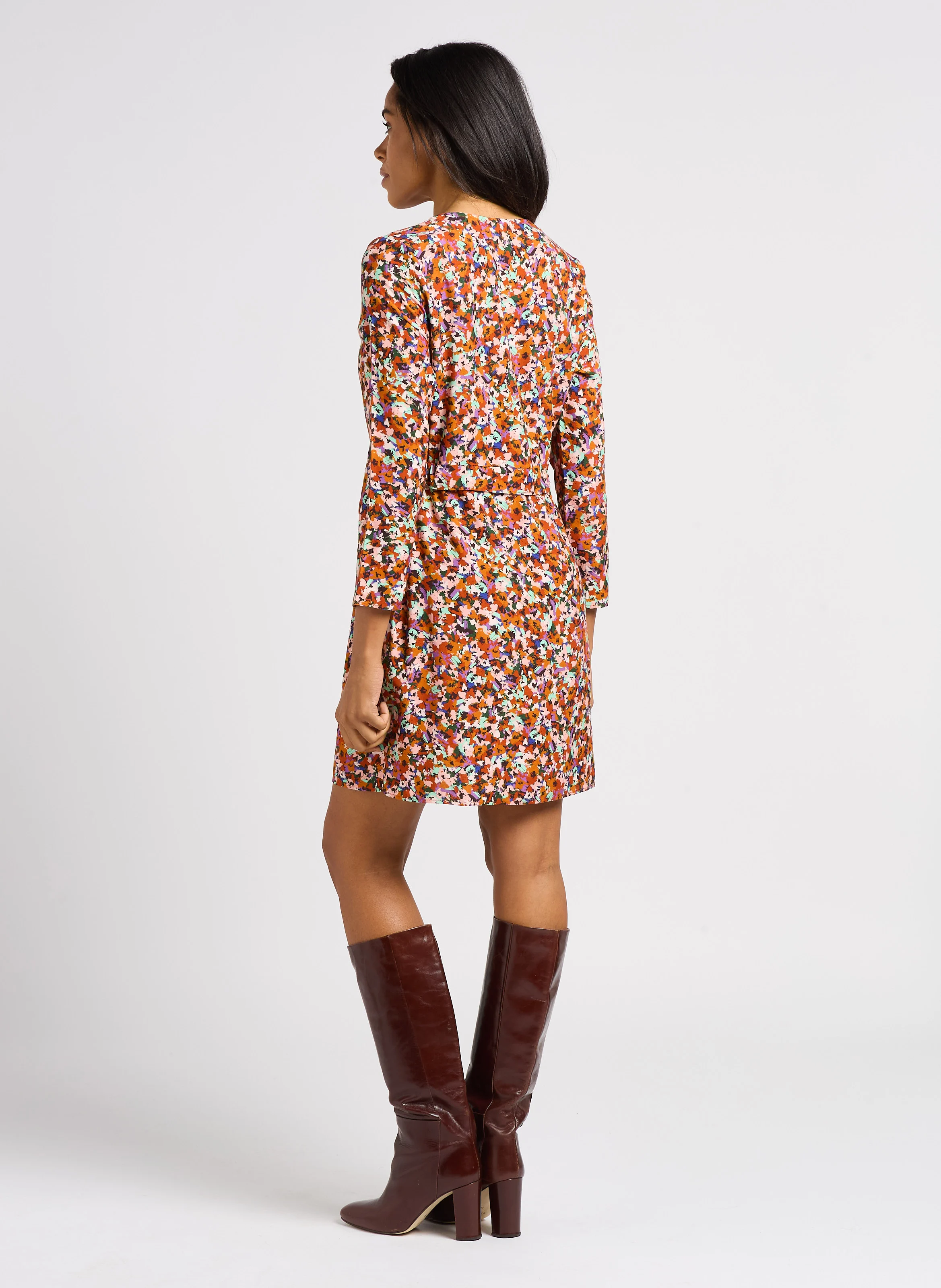 Robe courte droite col V imprimée | Marron