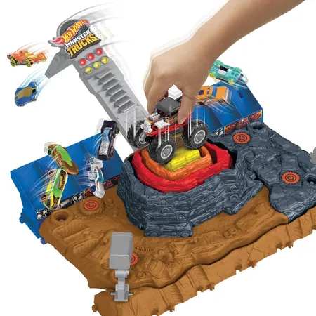 Hot Wheels Monster Trucks Bone Shakers Schrottplatz, 1 Spielzeug-Auto 1:64