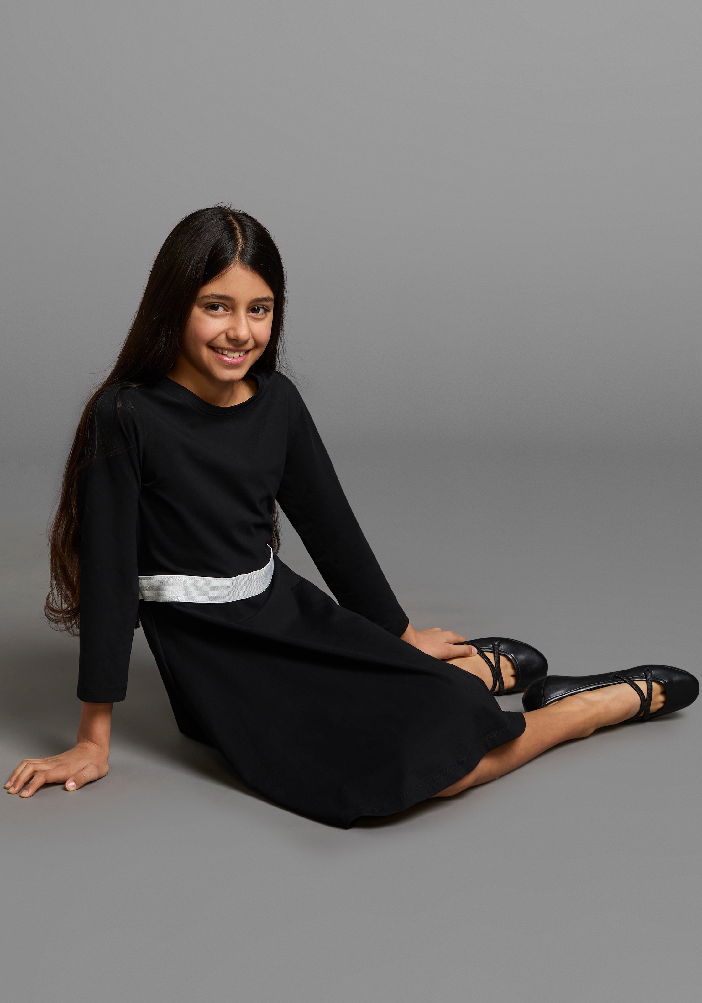 KIDSWORLD Skaterkleid »mit Glitzerband« festlich,  kniefrei,  3/4-Ärmel,  aus Baumwollmischung