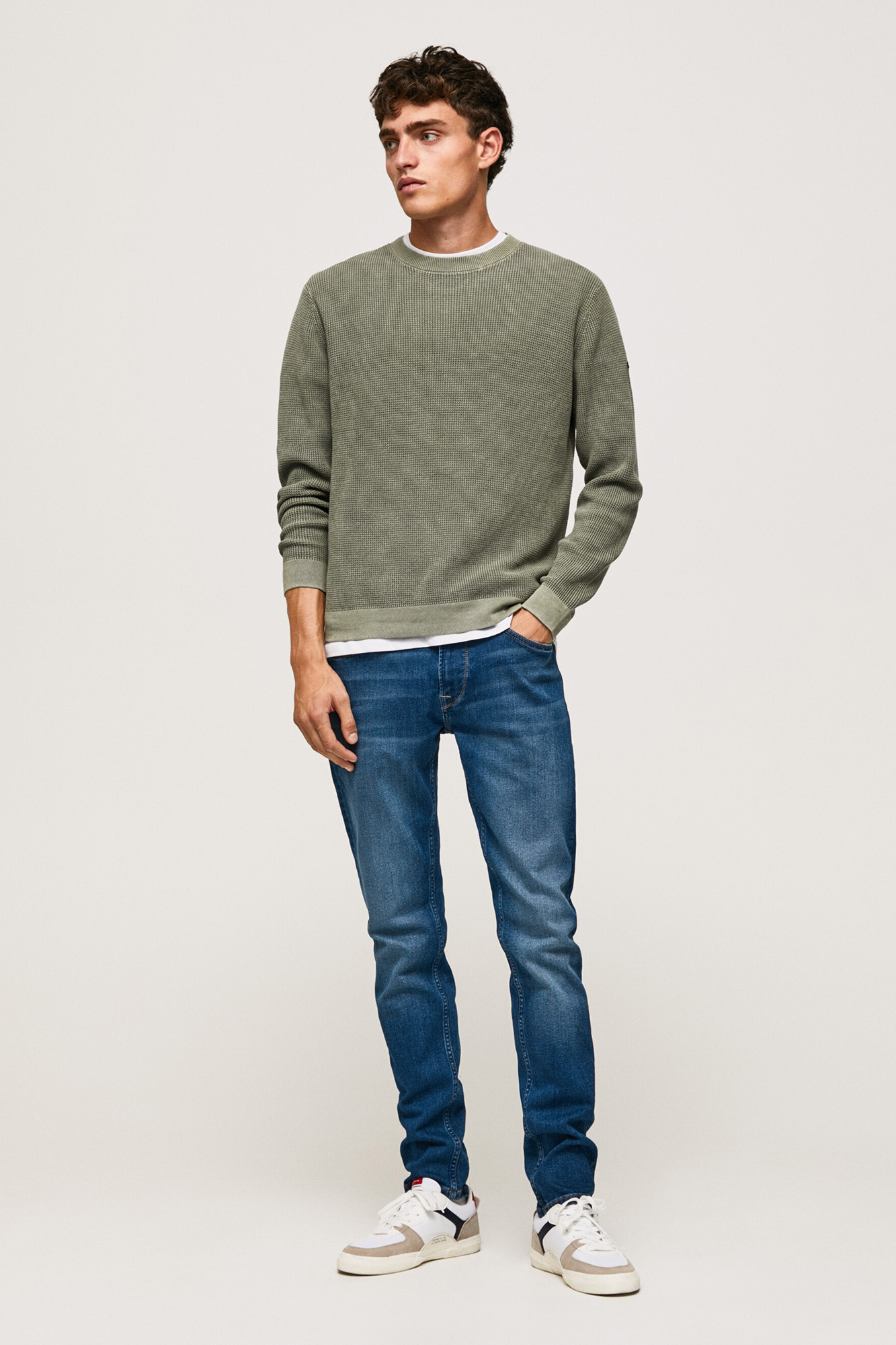 calça jeans de corte justo