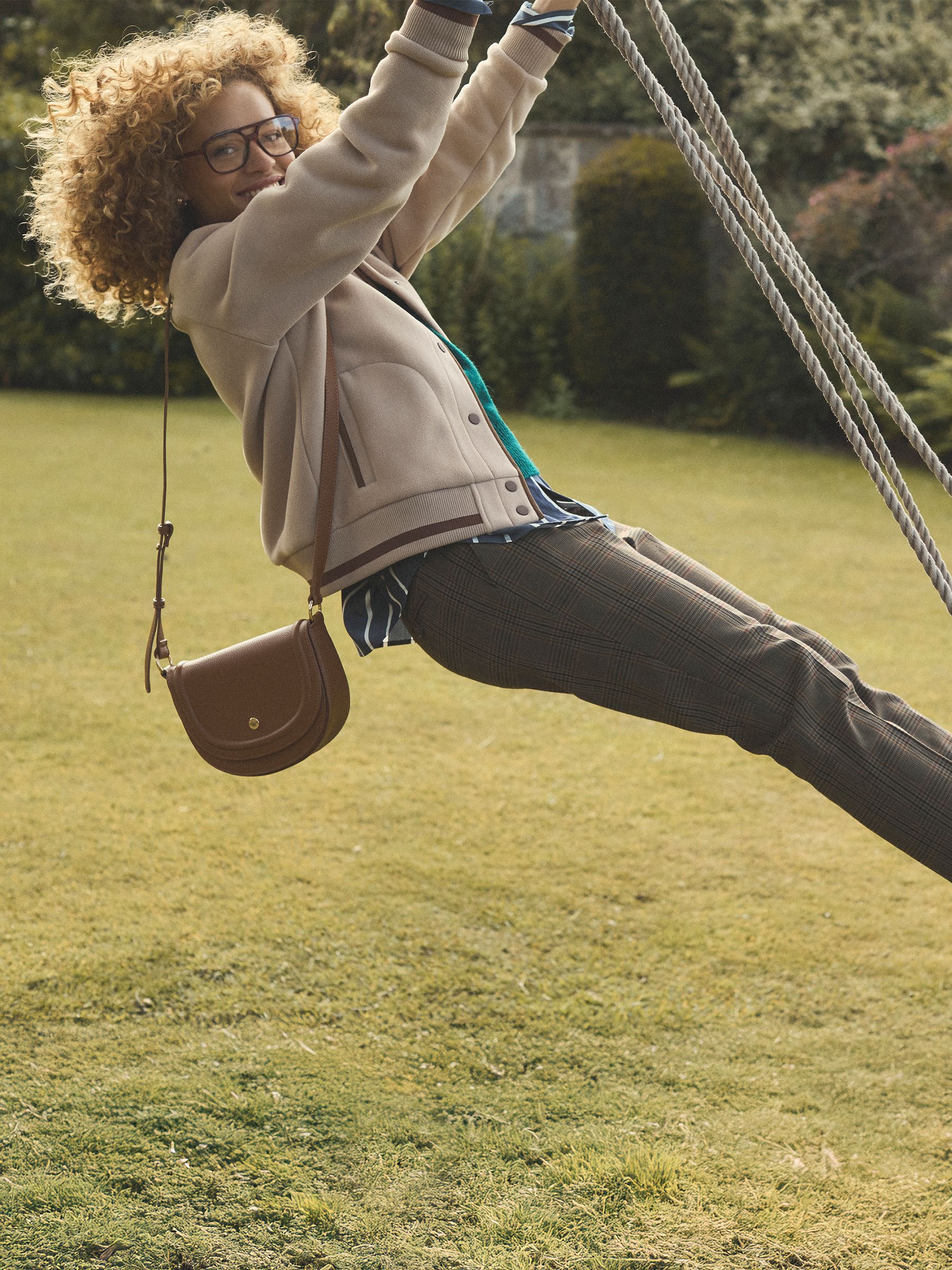 Lichtbruin - Joules Paloma crossbody met halve maan
