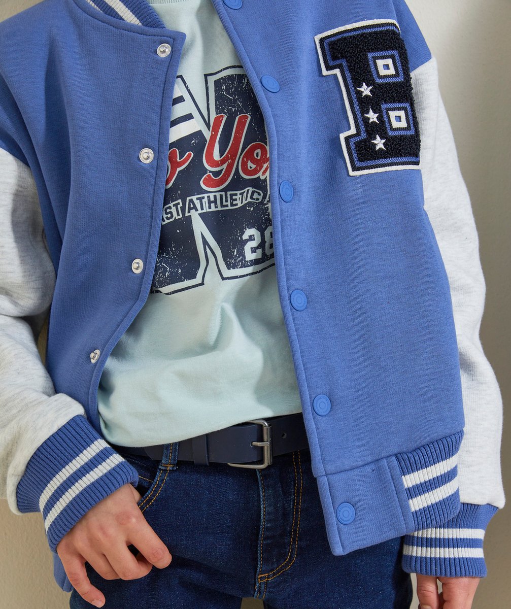 VESTE TEDDY GARÇON BLEU AVEC MAXI LETTRE EN BOUCLETTES