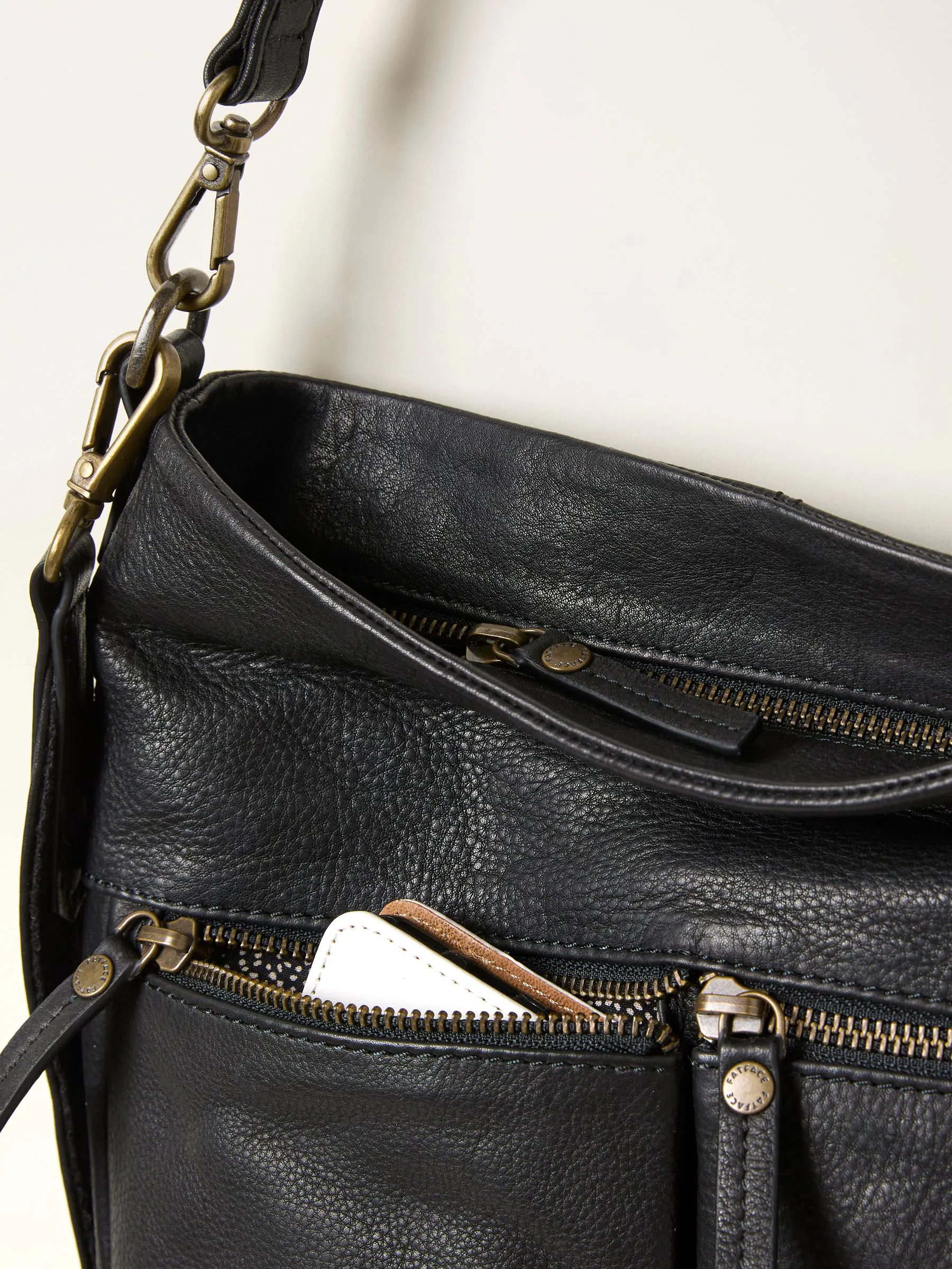 Zwart - FatFace Zip Detail Bag