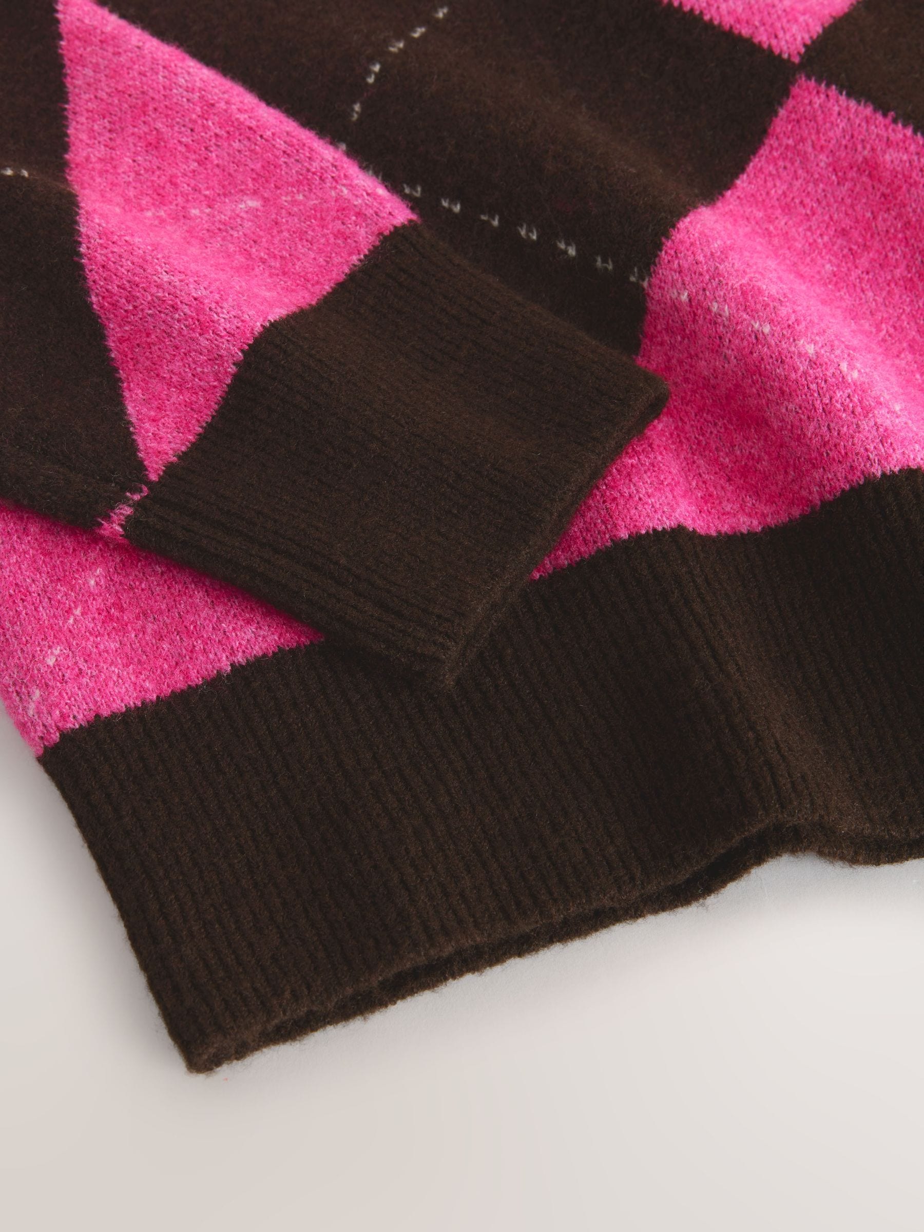 Chocoladebruin/roze ruit - Gebreide trui met ronde hals van wol