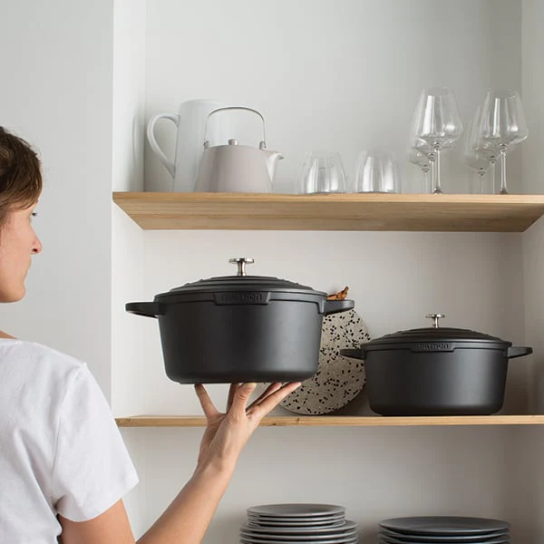 Lot cocotte légère ronde en fonte d'aluminium 20 cm coloris noir et de