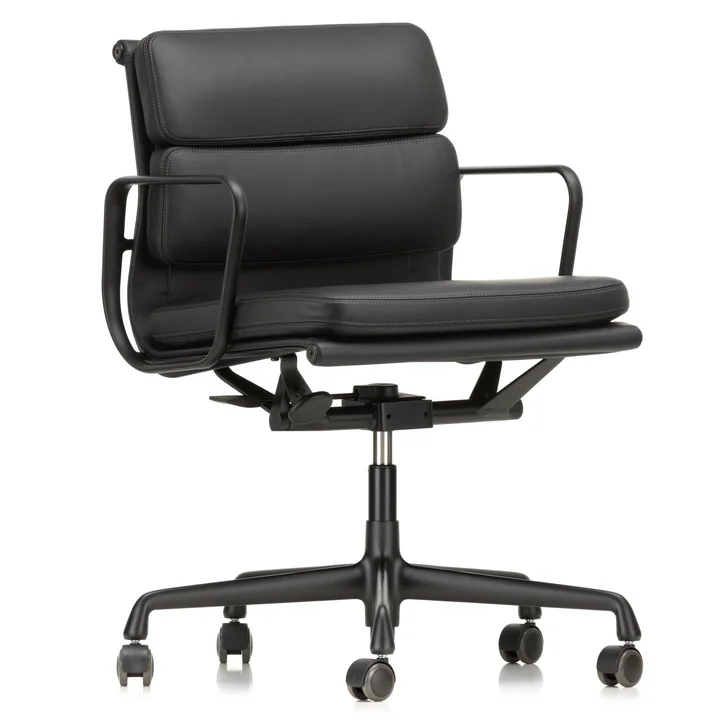 Vitra - EA 217 Soft Pad Bürostuhl beschichtet tiefschwarz mit Armlehnen, drehbar, Leder Premium F nero (Hartbodenrollen)