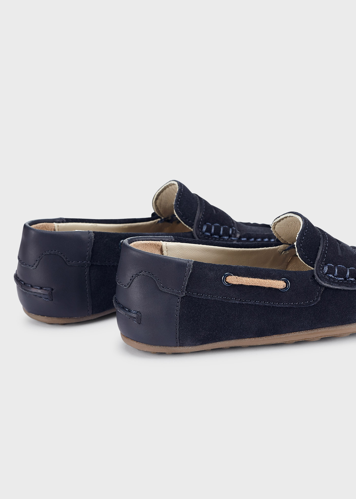 Mocassim de couro para menino