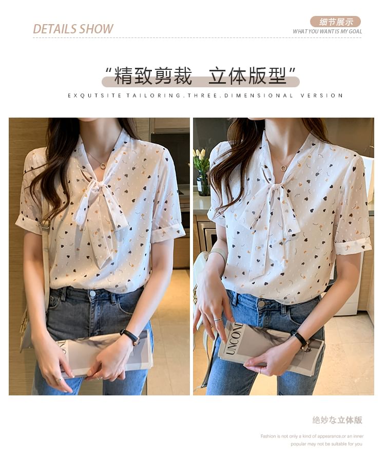 Tel tot 10 - Blouse met korte mouwen en strikhals en hartjesprint